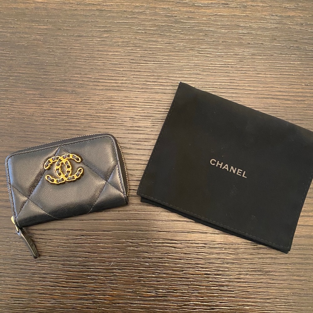 Chanel 19 zip around wallet